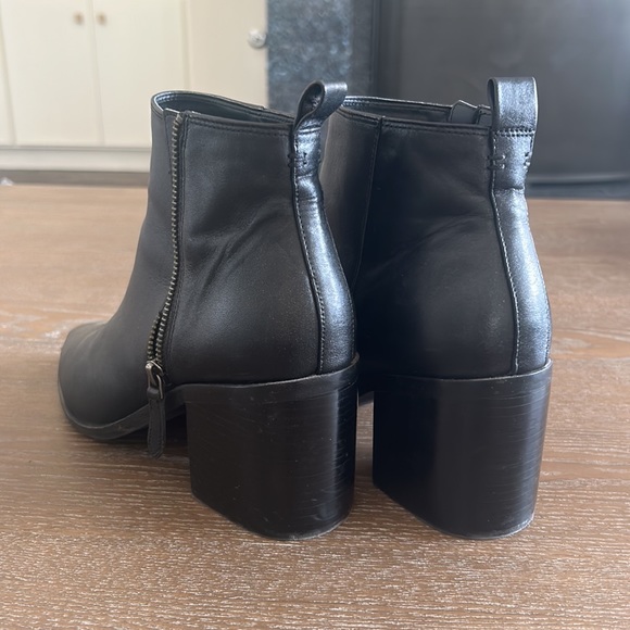 Black leather boots - Picture 2 of 3